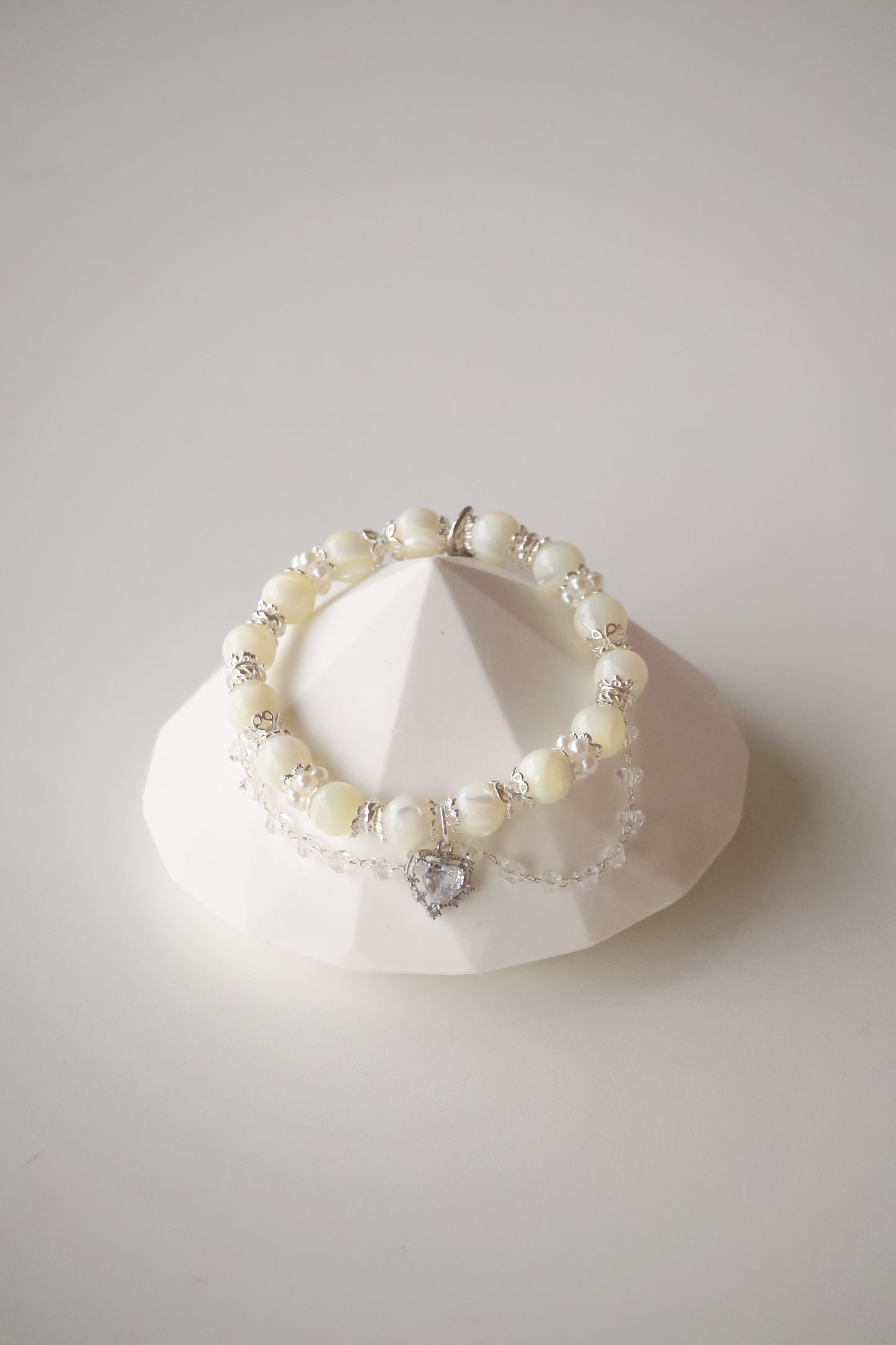 *Backorder* White Conch with Heart Charm & Chain Crystal Bracelet (Elastic)