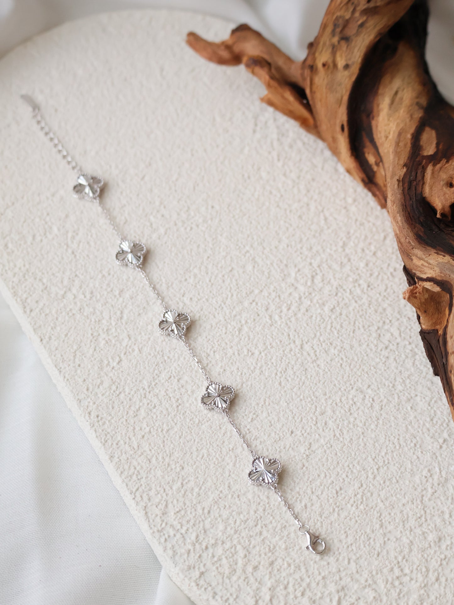 *Instocks* Noor Laser Clover Motif S925 Bracelet
