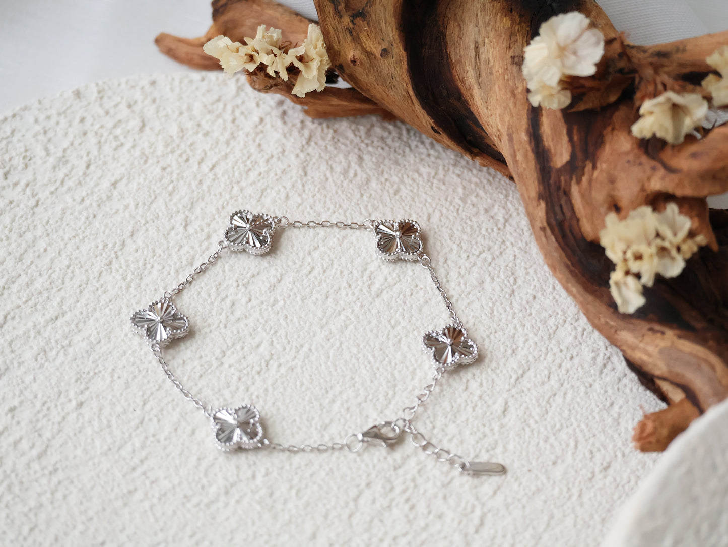 *Instocks* Noor Laser Clover Motif S925 Bracelet