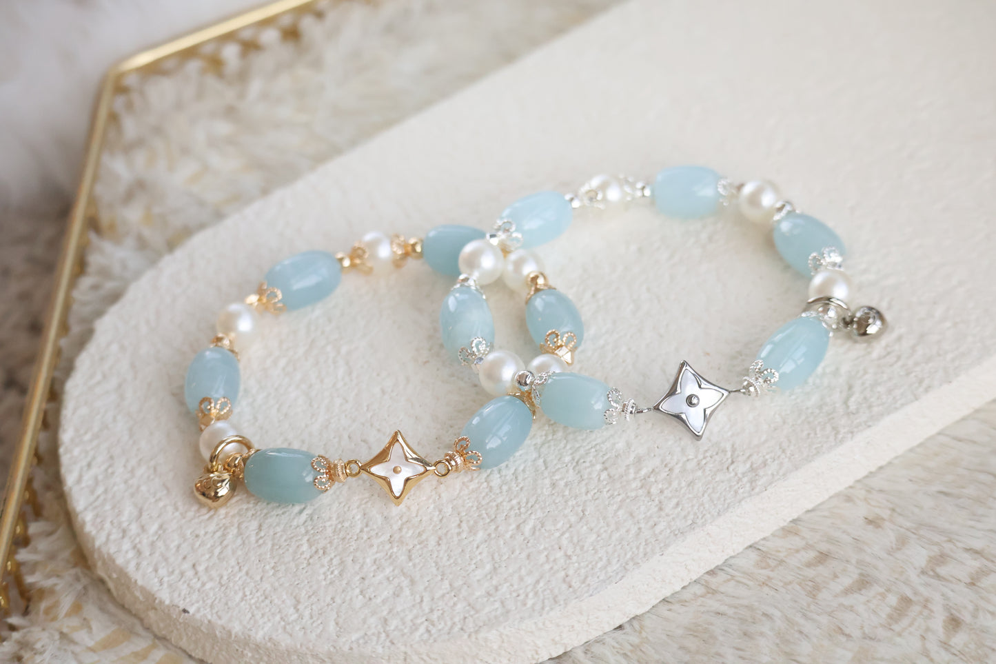 *Instocks* Milky Aquamarine Barrel with MOP Clover Crystal Bracelet (Elastic)