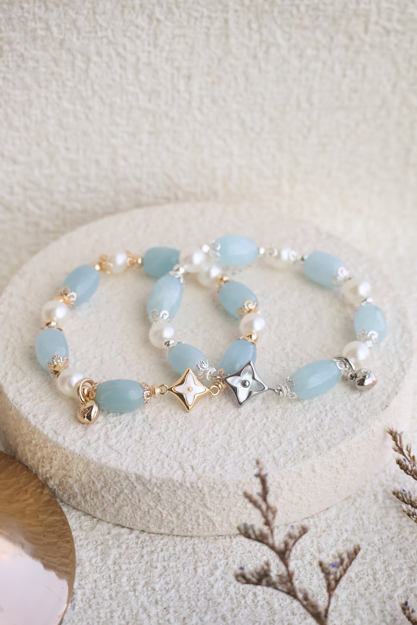 *Instocks* Milky Aquamarine Barrel with MOP Clover Crystal Bracelet (Elastic)