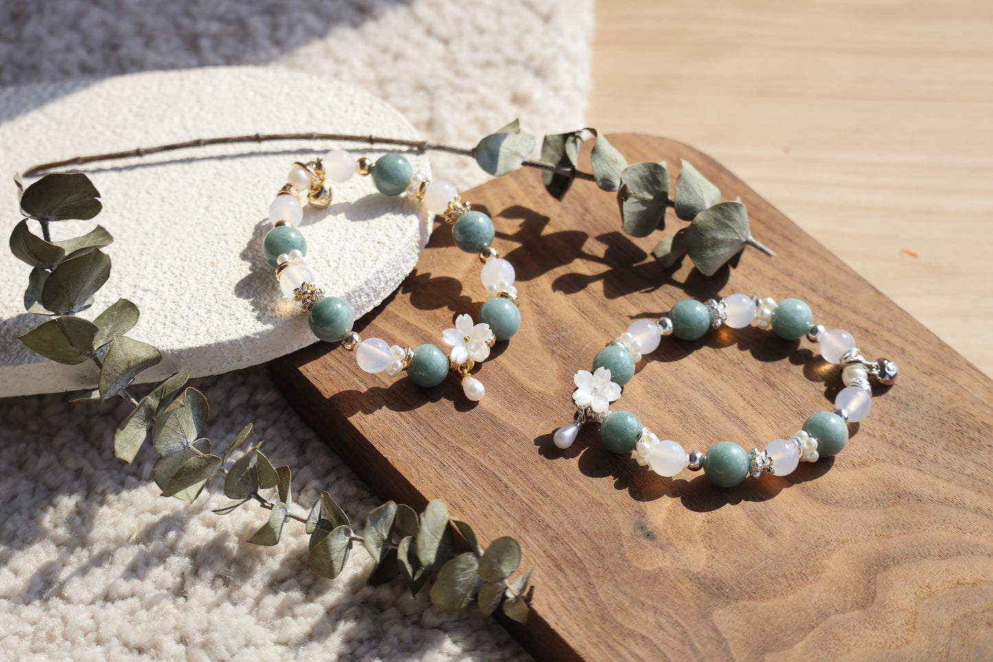*Instocks* Blue Water Jadeite & White Agate with White Flower Crystal Bracelet (Elastic)