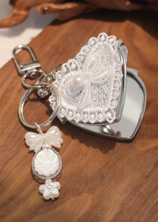 *Backorder* White Conch Nine Tail Fox 九尾狐 with Ribbon Lace Mirror Crystal Keychain