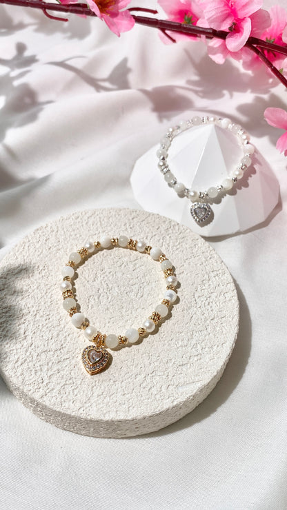 *PO* White Conch & Moonstone with Gem Heart Charm Crystal Bracelet (Elastic)