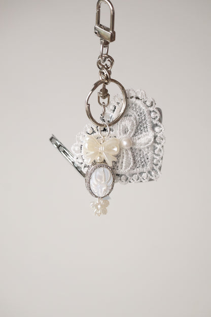 *Backorder* White Conch Nine Tail Fox 九尾狐 with Ribbon Lace Mirror Crystal Keychain